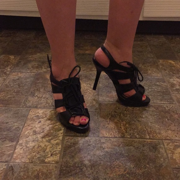 Black high heels 👠 - Picture 3 of 4